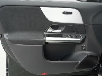 Mercedes-Benz GLA 180 AMG Night Navi Distronic AHK Kamera