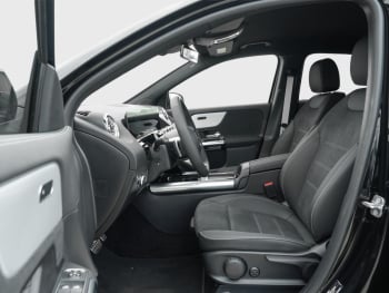 Mercedes-Benz GLA 180 AMG Night Navi Distronic AHK Kamera