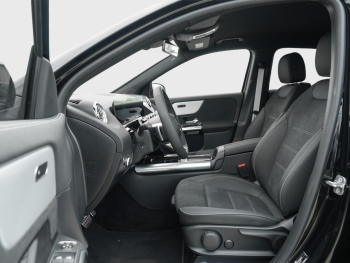 Mercedes-Benz GLA 180 AMG Night Navi Distronic AHK Kamera