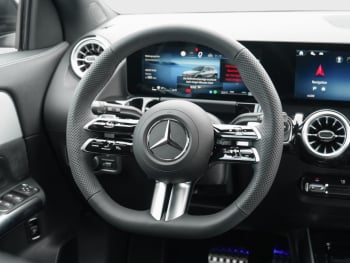 Mercedes-Benz GLA 180 AMG Night Navi Distronic AHK Kamera