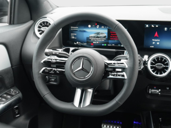 Mercedes-Benz GLA 180 AMG Night Navi Distronic AHK Kamera