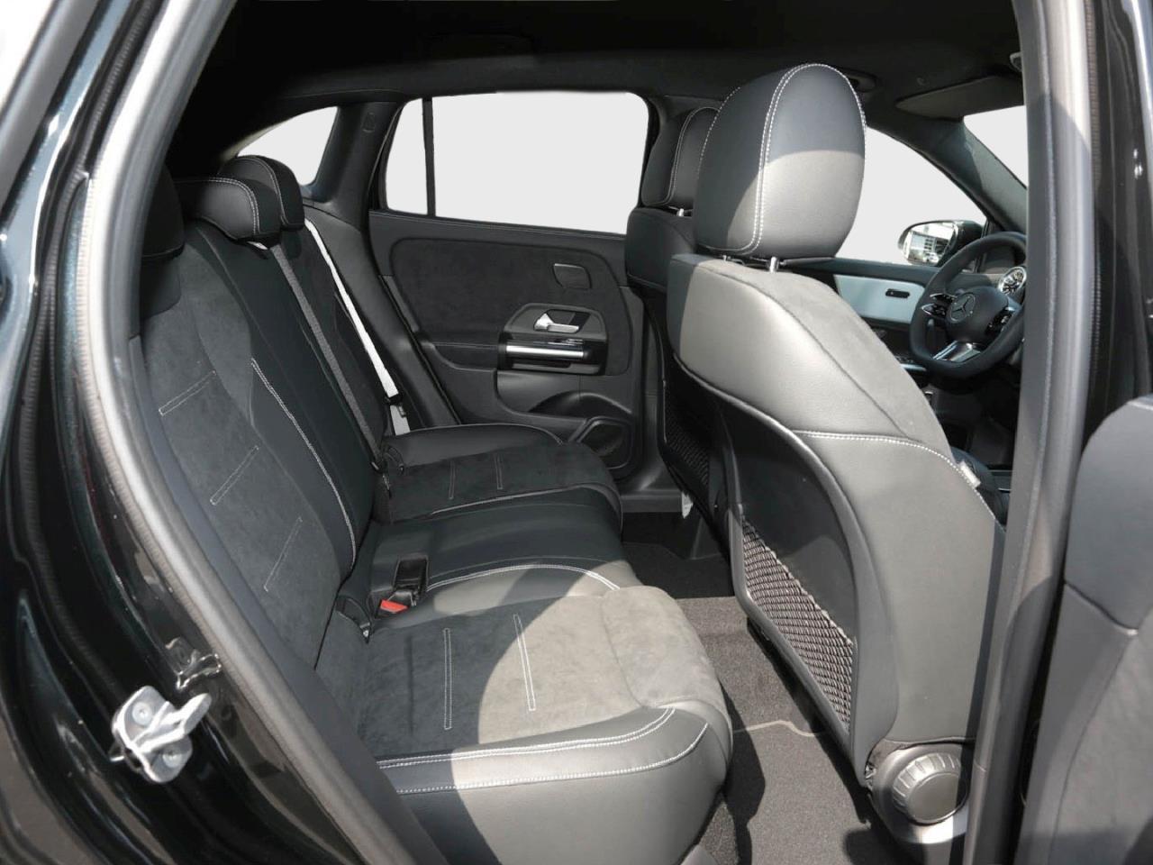 Mercedes-Benz GLA 180 AMG Night MBUX Navi Totwinkel Kamera AHK