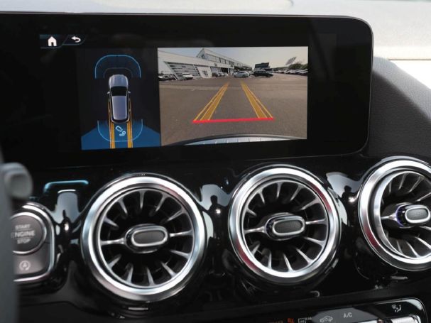 Mercedes-Benz GLA 180 AMG Night MBUX Navi Totwinkel Kamera AHK