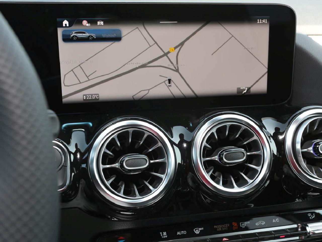 Mercedes-Benz GLA 180 AMG Night MBUX Navi Totwinkel Kamera AHK