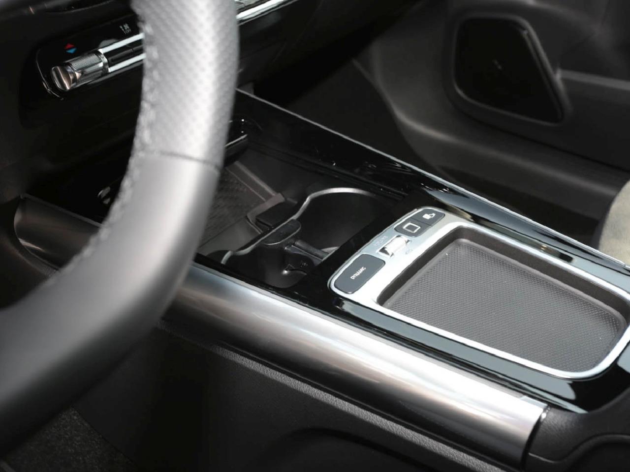 Mercedes-Benz GLA 180 AMG Night MBUX Navi Totwinkel Kamera AHK