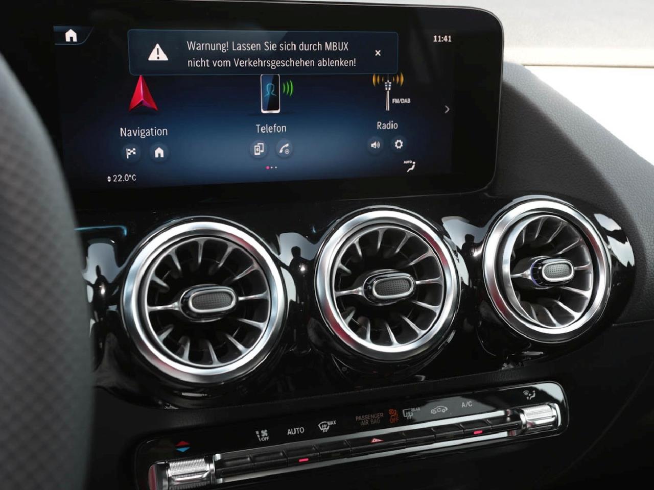 Mercedes-Benz GLA 180 AMG Night MBUX Navi Totwinkel Kamera AHK