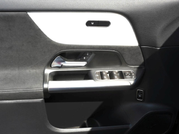 Mercedes-Benz GLA 180 AMG Night MBUX Navi Totwinkel Kamera AHK