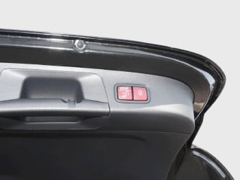 Mercedes-Benz GLA 180 AMG Night MBUX Navi Totwinkel Kamera AHK