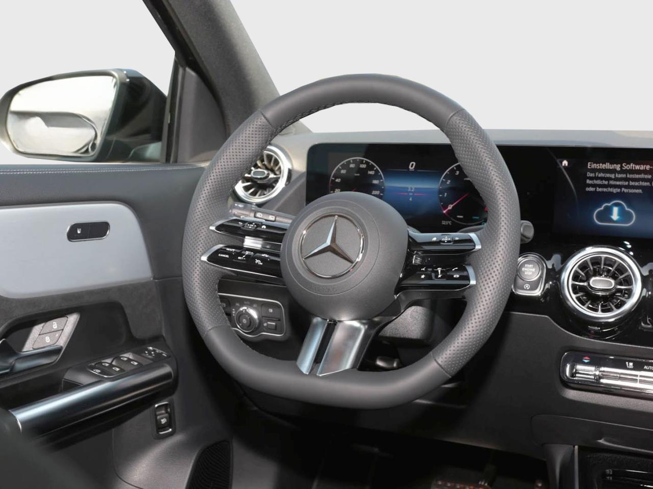 Mercedes-Benz GLA 180 AMG Night MBUX Navi Totwinkel Kamera AHK