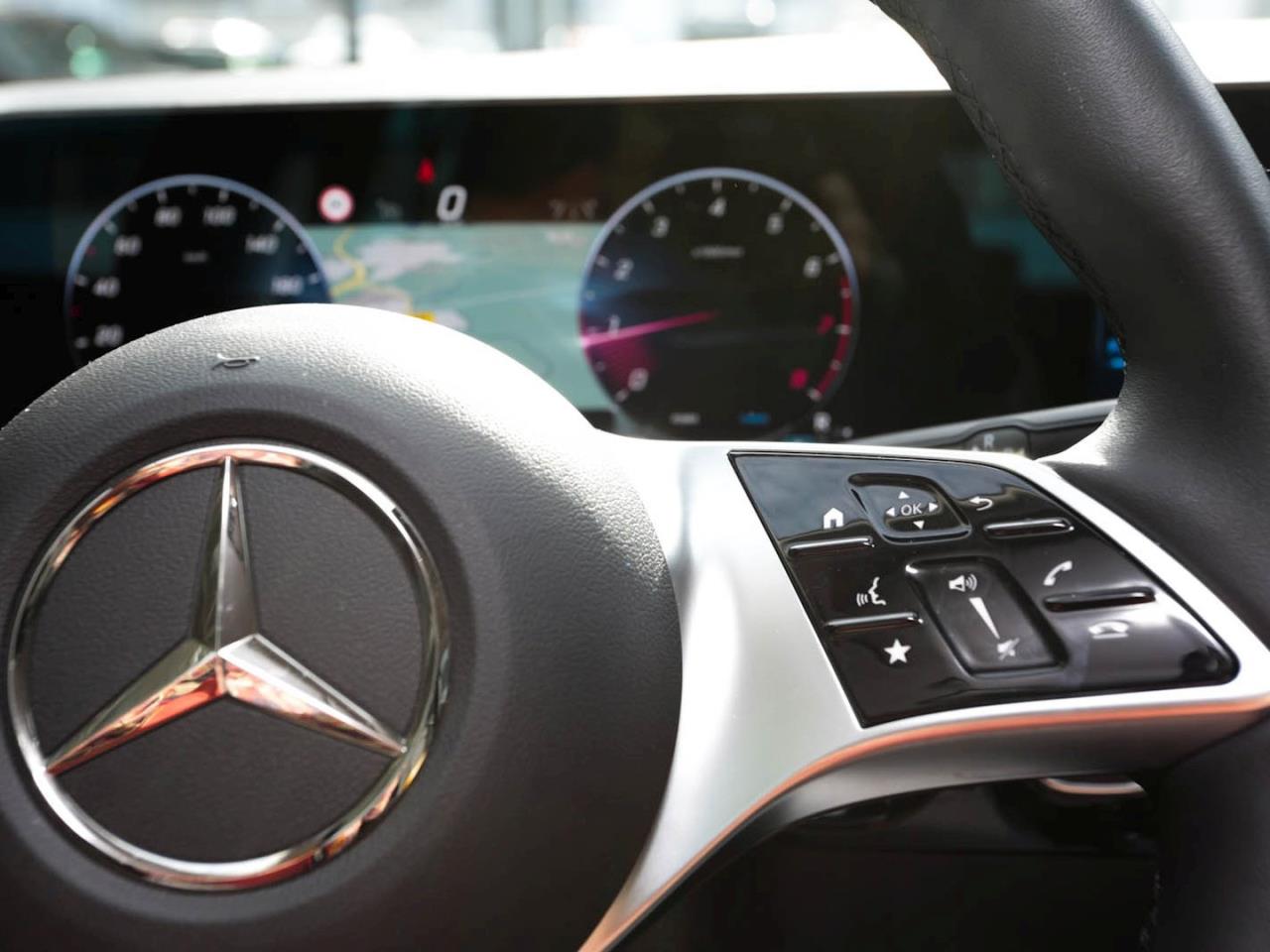 Mercedes-Benz GLA 180 Progressive Navi AHK Kamera Lenkradhzg