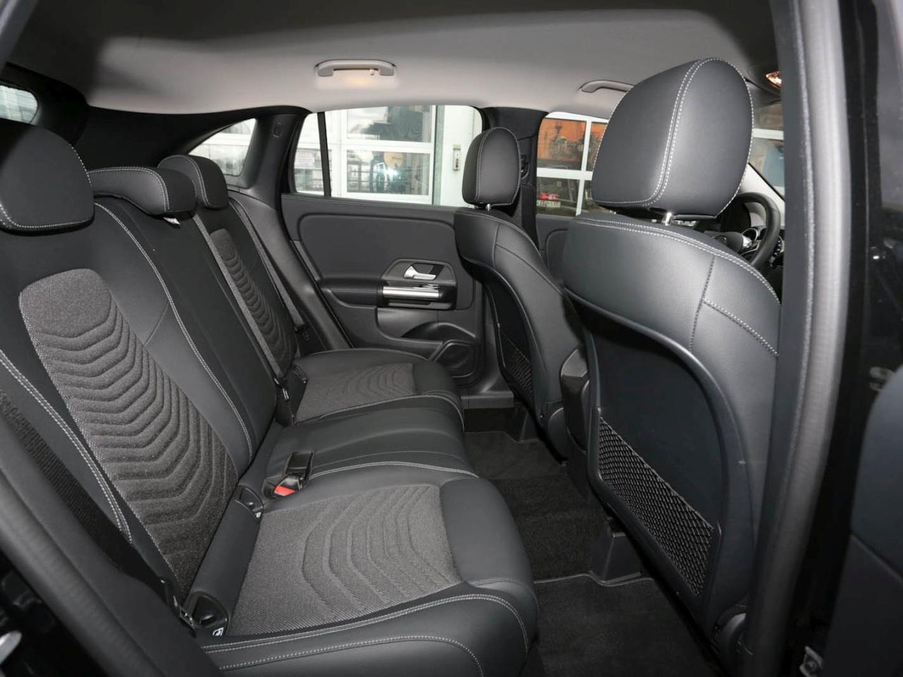 Mercedes-Benz GLA 180 Progressive Navi AHK Kamera Lenkradhzg