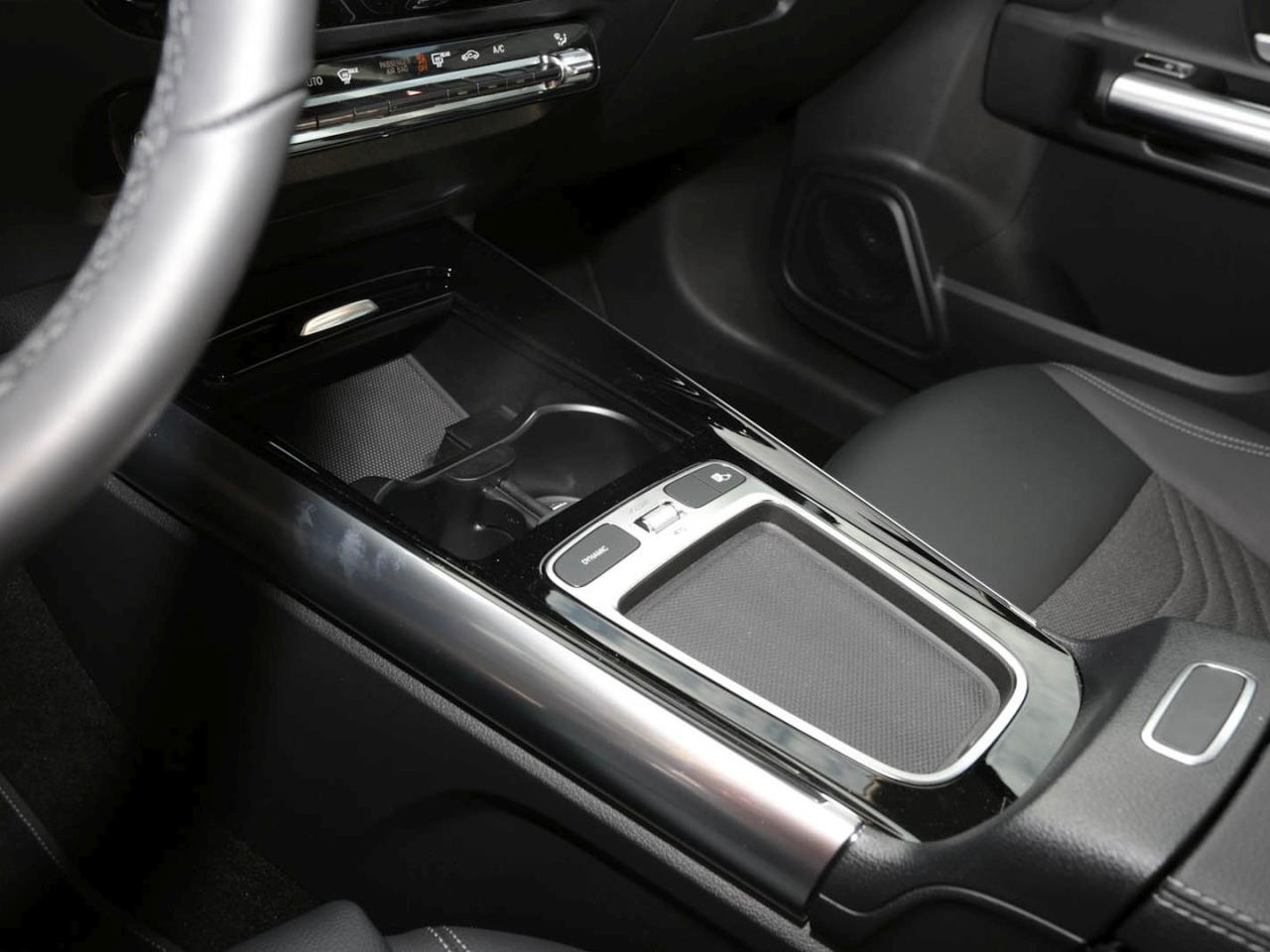 Mercedes-Benz GLA 180 Progressive Navi AHK Kamera Lenkradhzg