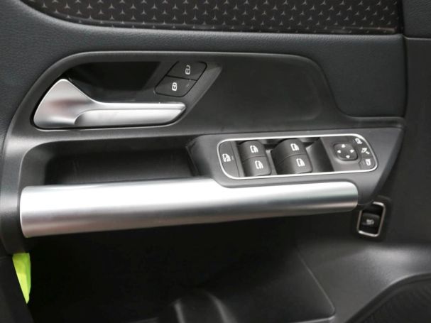 Mercedes-Benz GLA 180 Progressive Navi AHK Kamera Lenkradhzg