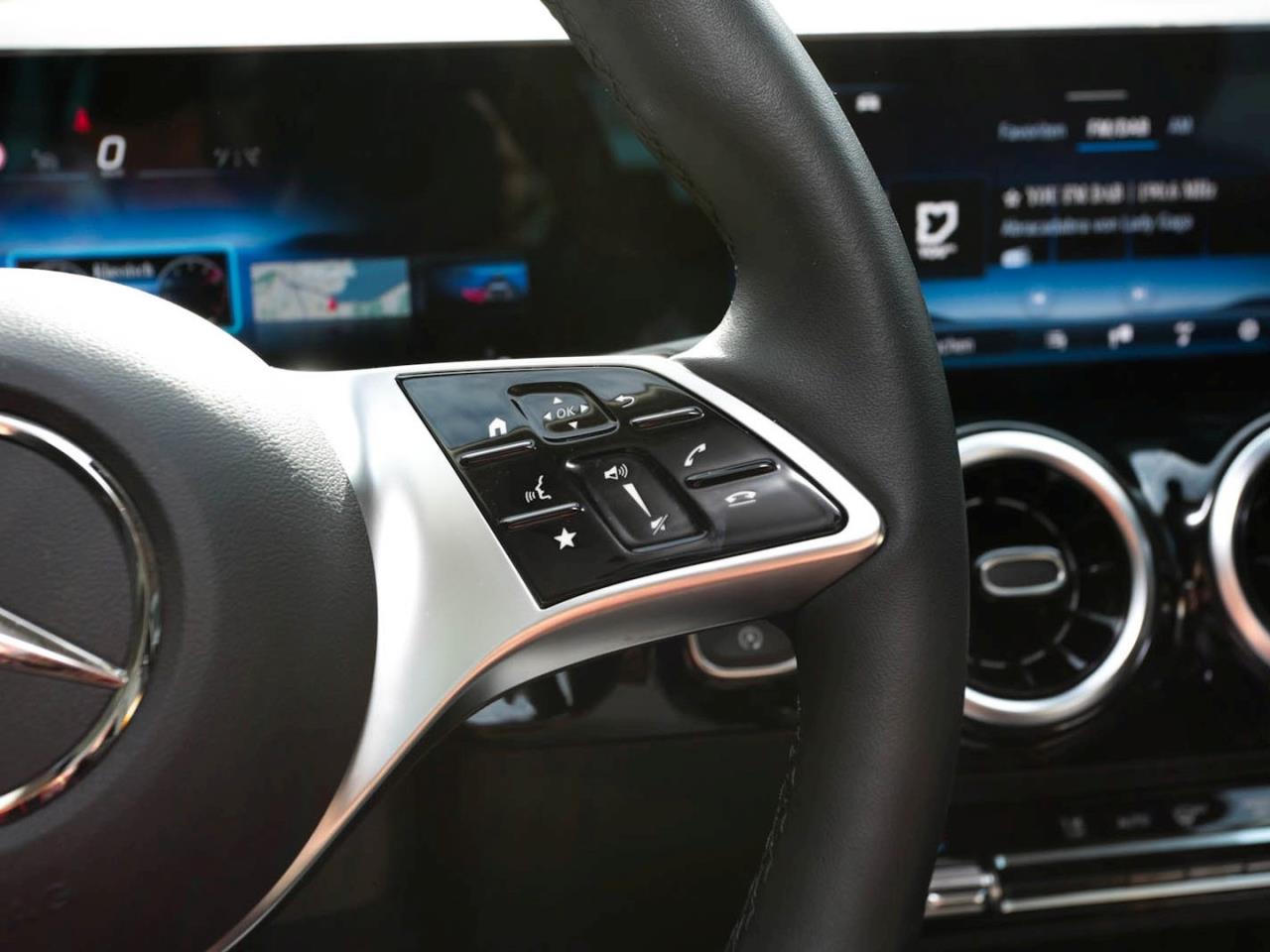 Mercedes-Benz GLA 180 Progressive Navi AHK Kamera Lenkradhzg