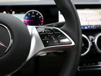 Mercedes-Benz GLA 180 Progressive Navi AHK Kamera Lenkradhzg