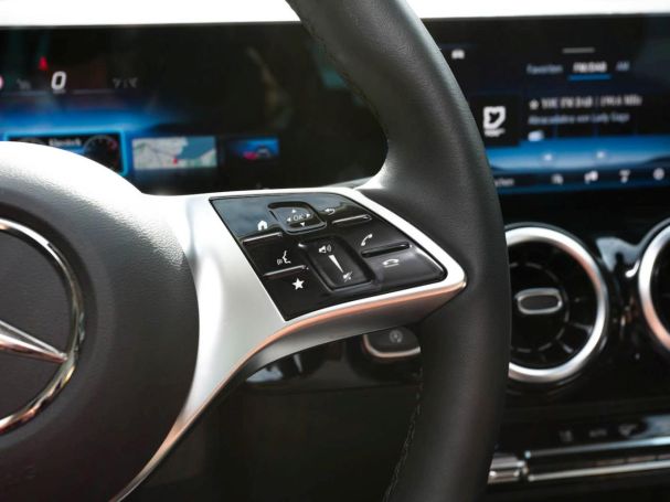 Mercedes-Benz GLA 180 Progressive Navi AHK Kamera Lenkradhzg