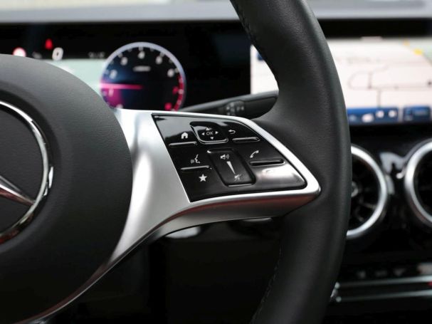 Mercedes-Benz GLA 180 Progressive Navi AHK Kamera Lenkradhzg
