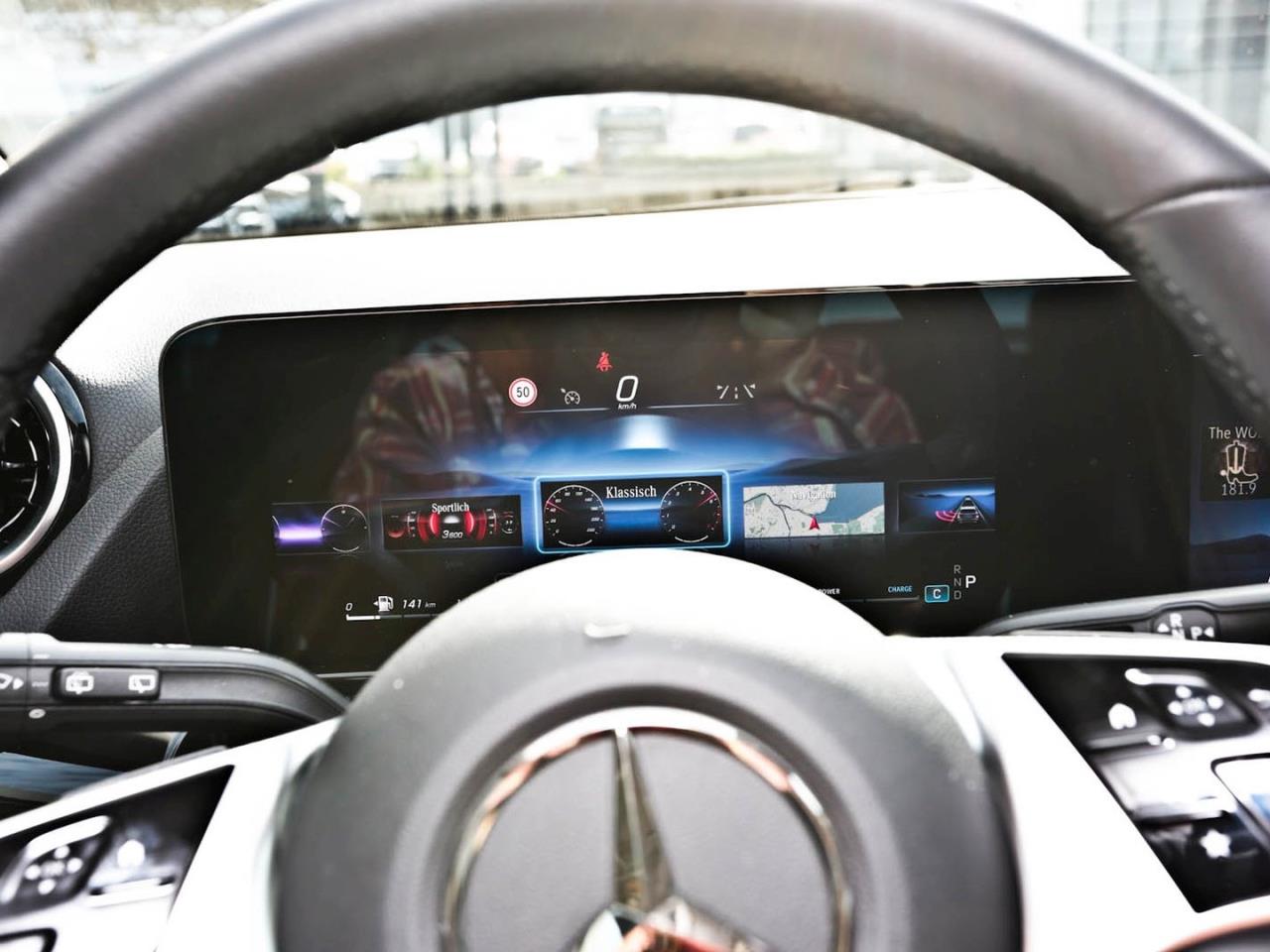 Mercedes-Benz GLA 180 Progressive Navi AHK Kamera Lenkradhzg