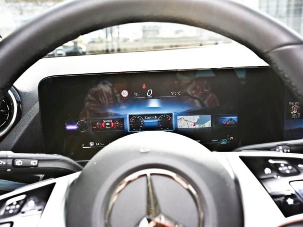Mercedes-Benz GLA 180 Progressive Navi AHK Kamera Lenkradhzg
