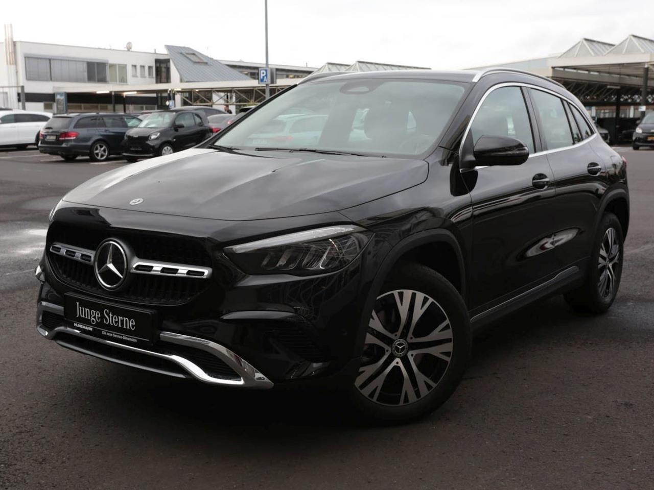 Mercedes-Benz GLA GLA 180 Geländewagen / SUV kosmosschwarz