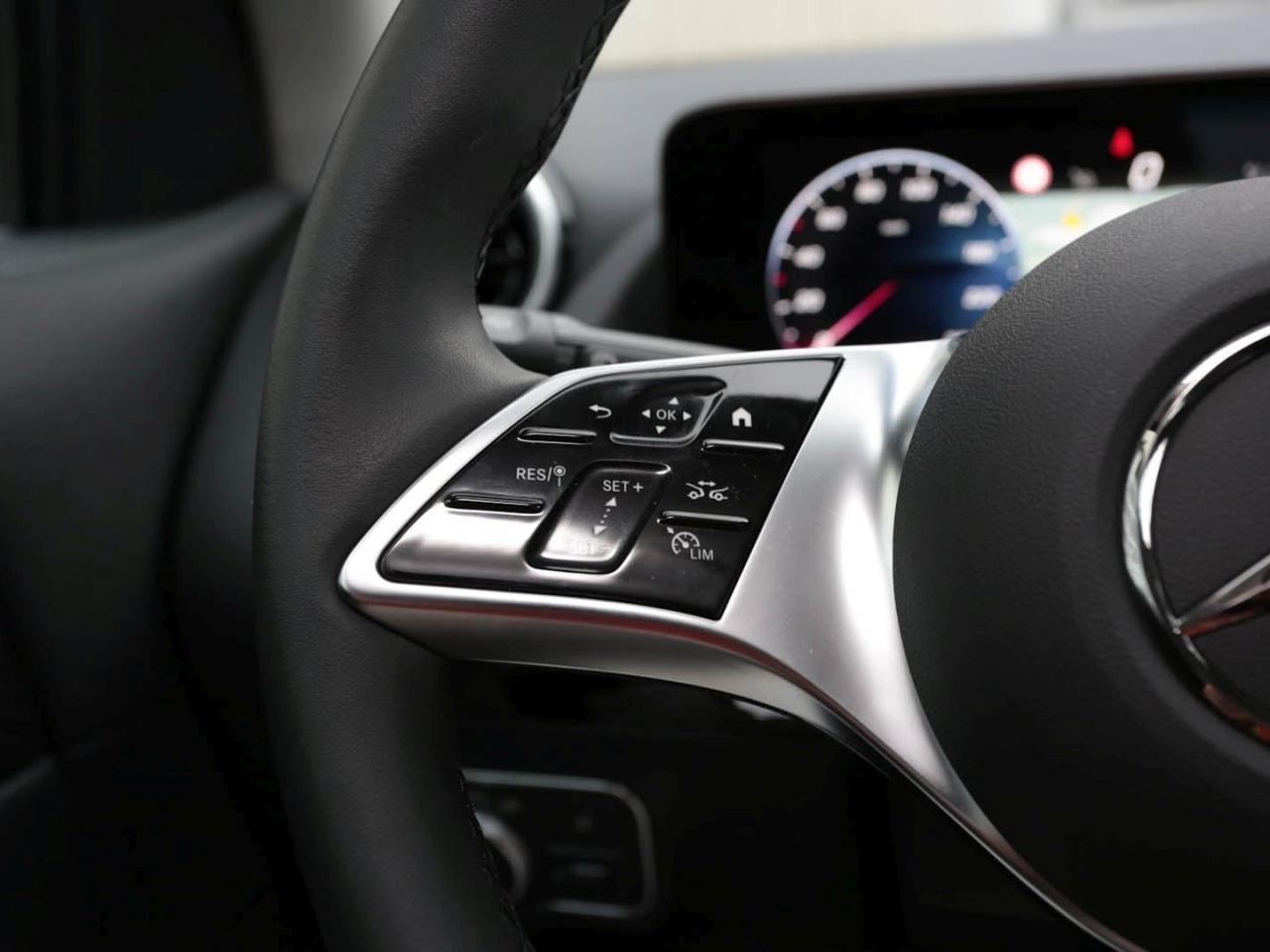 Mercedes-Benz GLA 180 Progressive Navi AHK Kamera Lenkradhzg