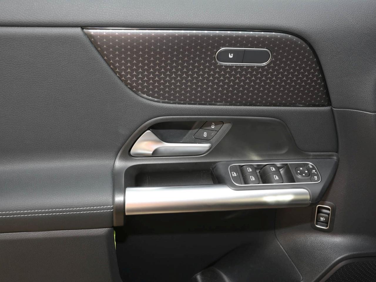 Mercedes-Benz GLA 180 Progressive Navi AHK Kamera Lenkradhzg