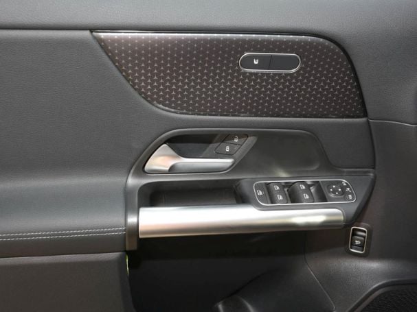 Mercedes-Benz GLA 180 Progressive Navi AHK Kamera Lenkradhzg