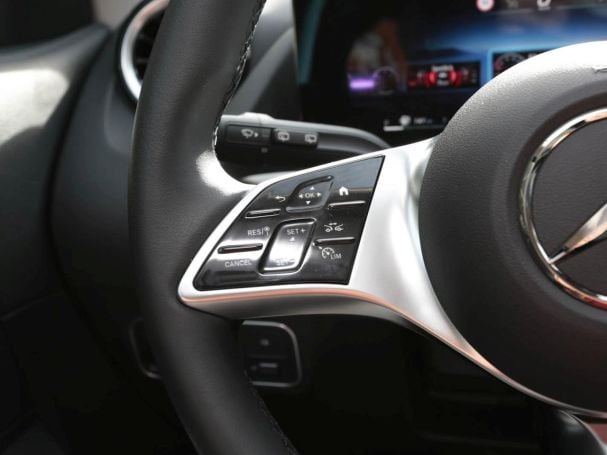 Mercedes-Benz GLA 180 Progressive Navi AHK Kamera Lenkradhzg