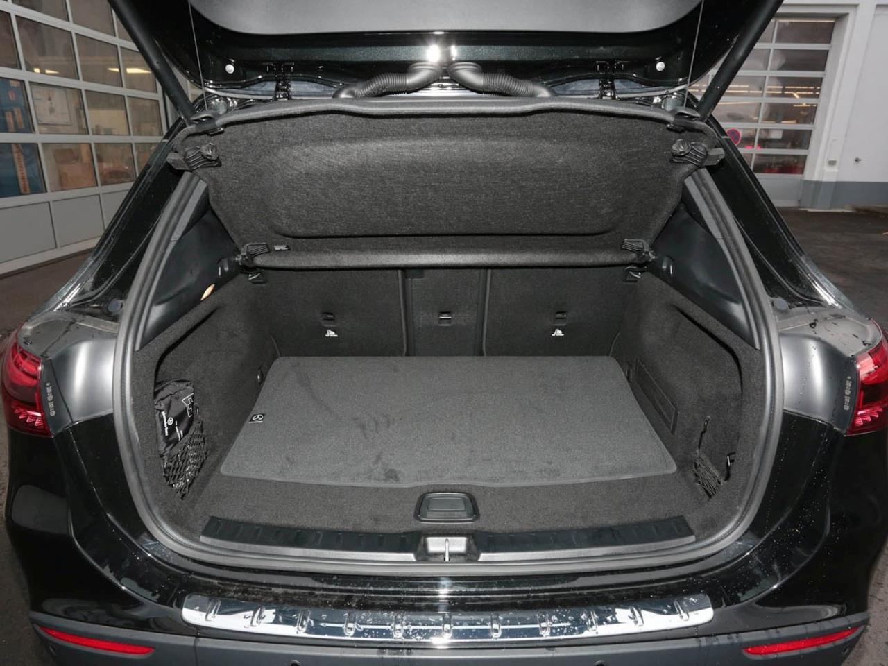 Mercedes-Benz GLA 180 Progressive Navi AHK Kamera Lenkradhzg