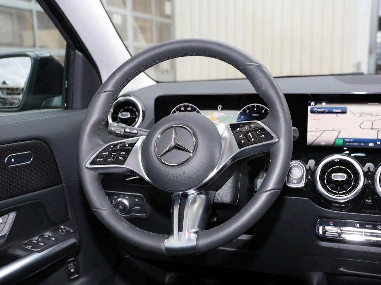 Mercedes-Benz GLA 180 Progressive Navi AHK Kamera Lenkradhzg