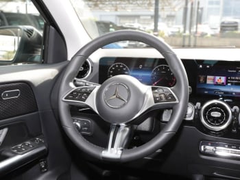 Mercedes-Benz GLA 180 Progressive Navi AHK Kamera Lenkradhzg