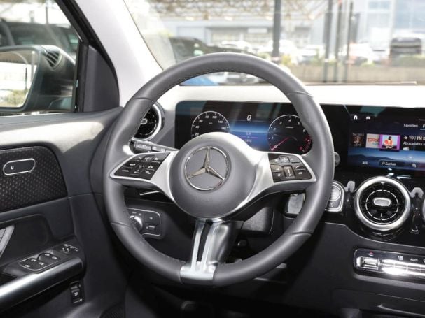Mercedes-Benz GLA 180 Progressive Navi AHK Kamera Lenkradhzg