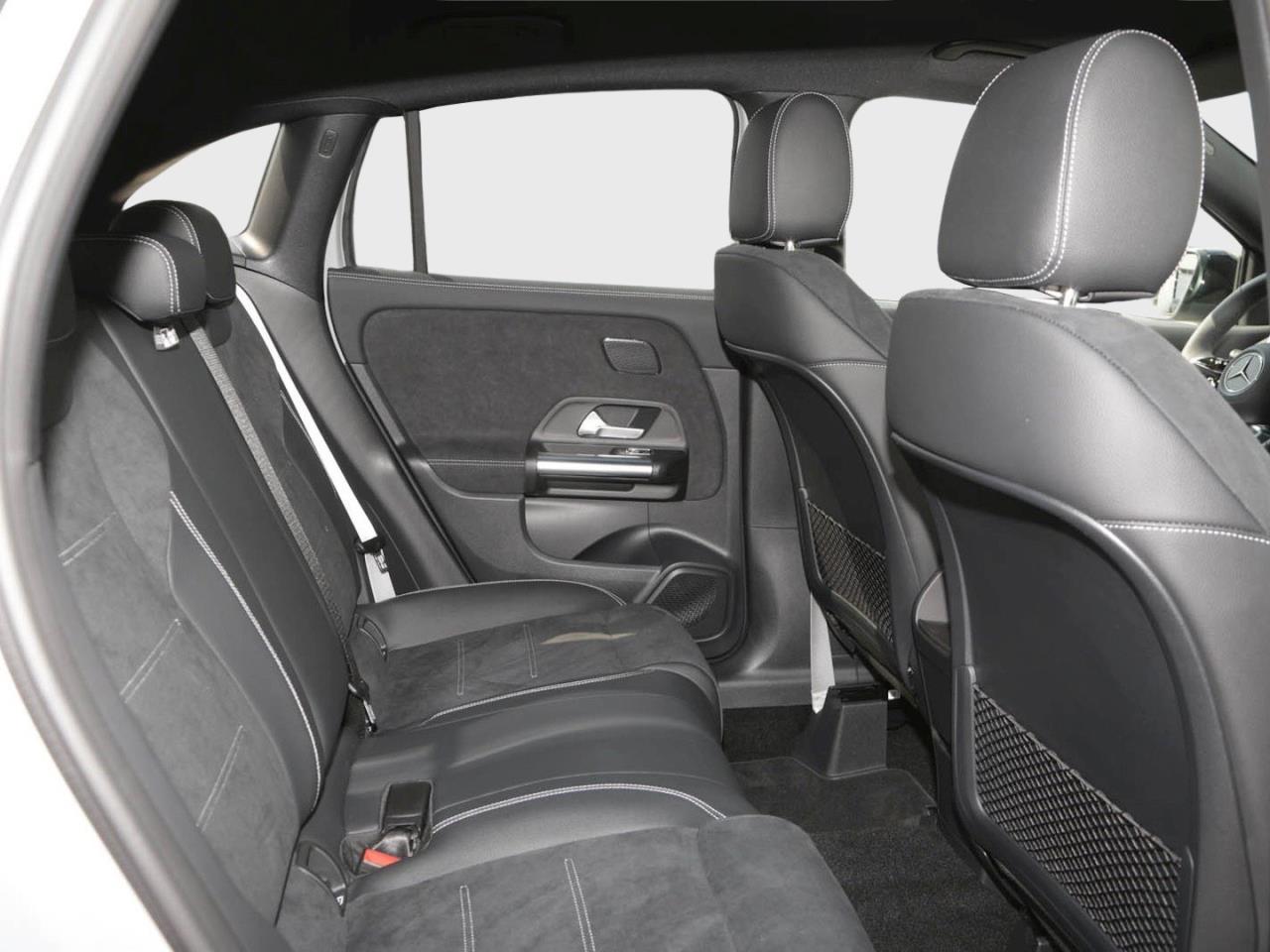 Mercedes-Benz GLA 180 AMG Night Navi Distronic AHK Totwinkel