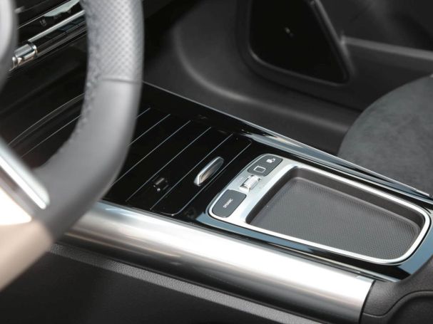 Mercedes-Benz GLA 180 AMG Night Navi Distronic AHK Totwinkel Mercedes-Benz GLA 180 AMG Night Navi Distronic AHK Totwinkel
