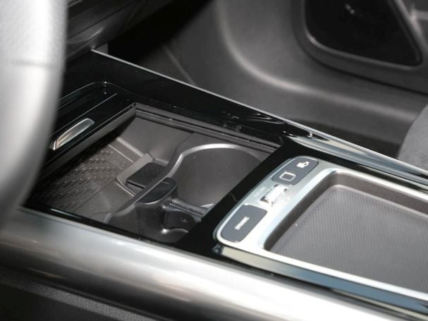 Mercedes-Benz GLA 180 AMG Night Navi Distronic AHK Totwinkel Mercedes-Benz GLA 180 AMG Night Navi Distronic AHK Totwinkel
