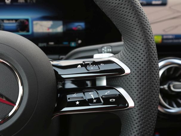 Mercedes-Benz GLA 180 AMG Night Navi Distronic AHK Totwinkel Mercedes-Benz GLA 180 AMG Night Navi Distronic AHK Totwinkel
