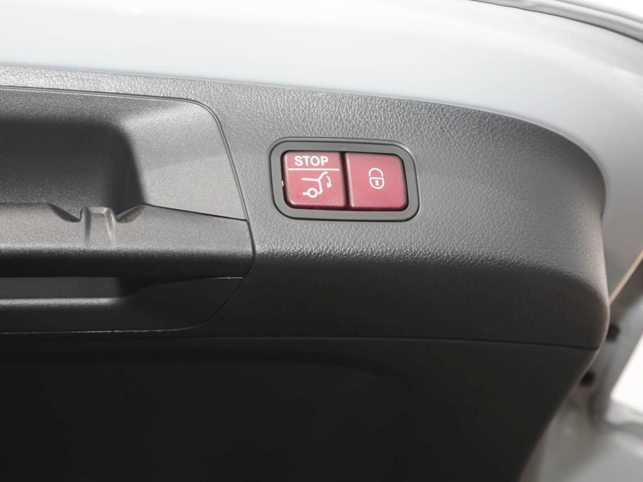 Mercedes-Benz GLA 180 AMG Night Navi Distronic AHK Totwinkel