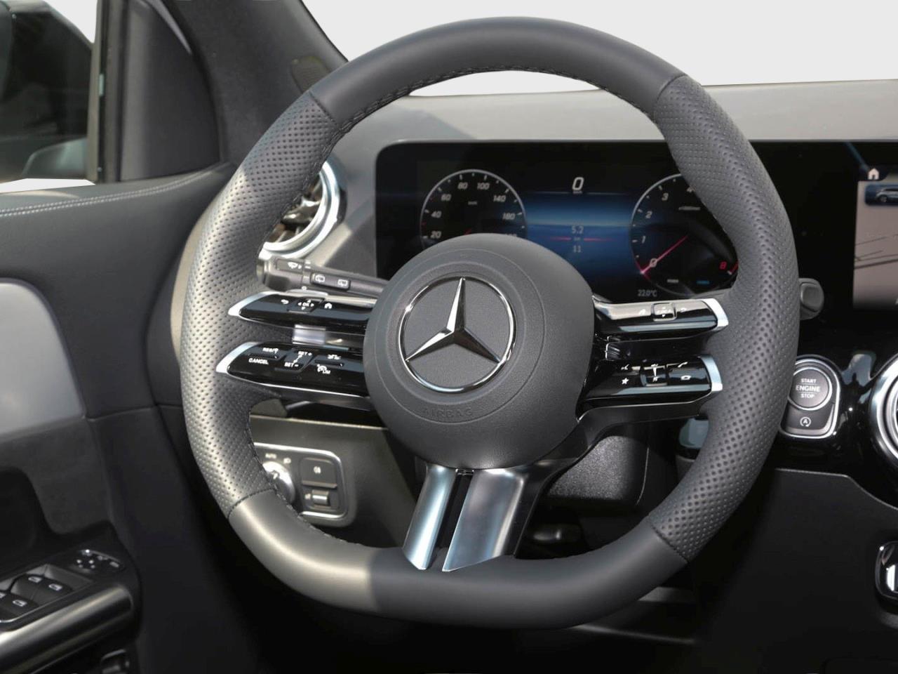Mercedes-Benz GLA 180 AMG Night Navi Distronic AHK Totwinkel