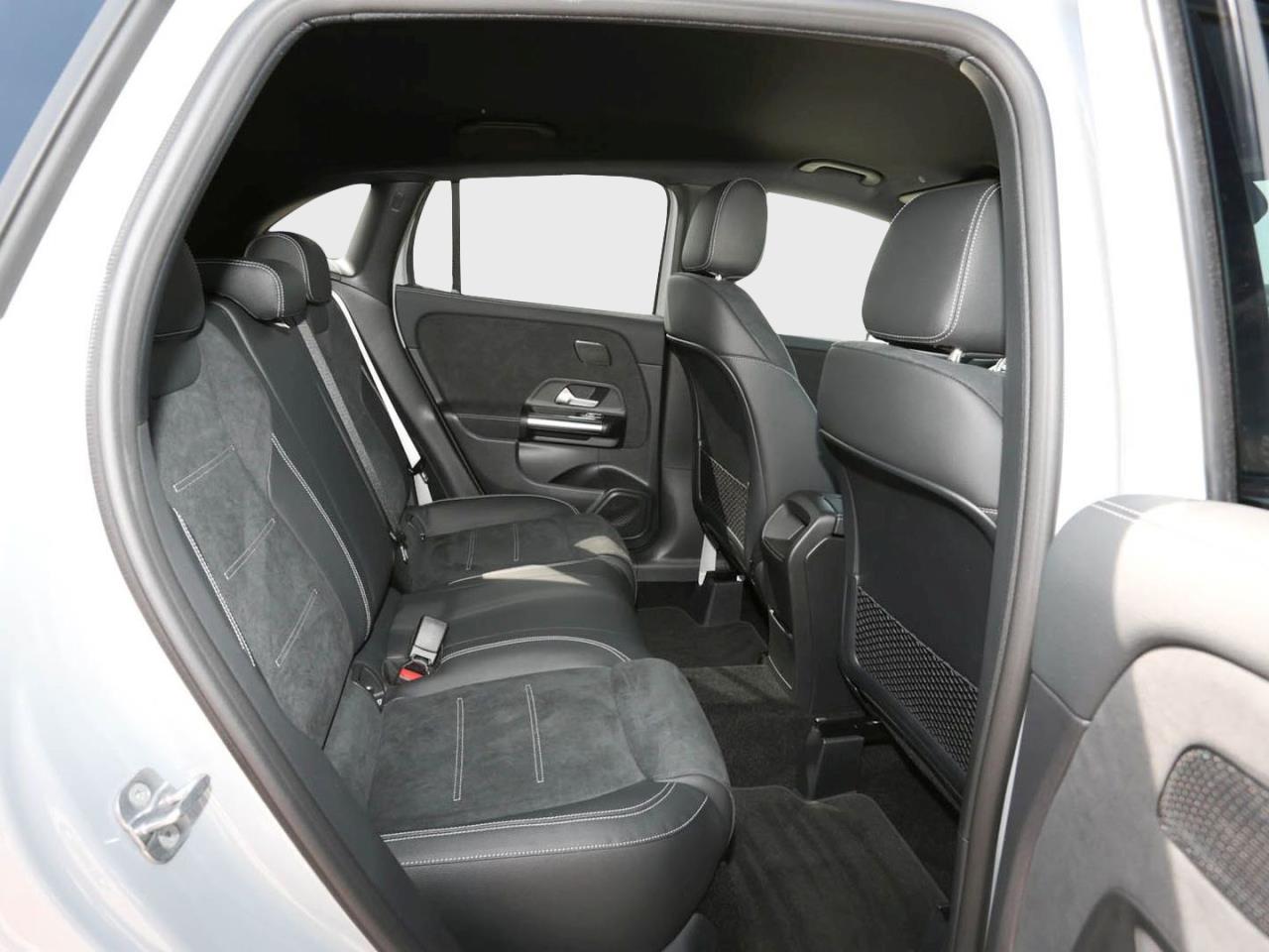 Mercedes-Benz GLA 180 AMG Night Totwinkel Kamera SpurH AHK LED