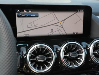 Mercedes-Benz GLA 180 AMG Night Totwinkel Kamera SpurH AHK LED