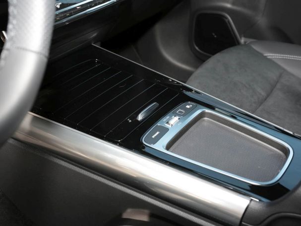 Mercedes-Benz GLA 180 AMG Night Totwinkel Kamera SpurH AHK LED