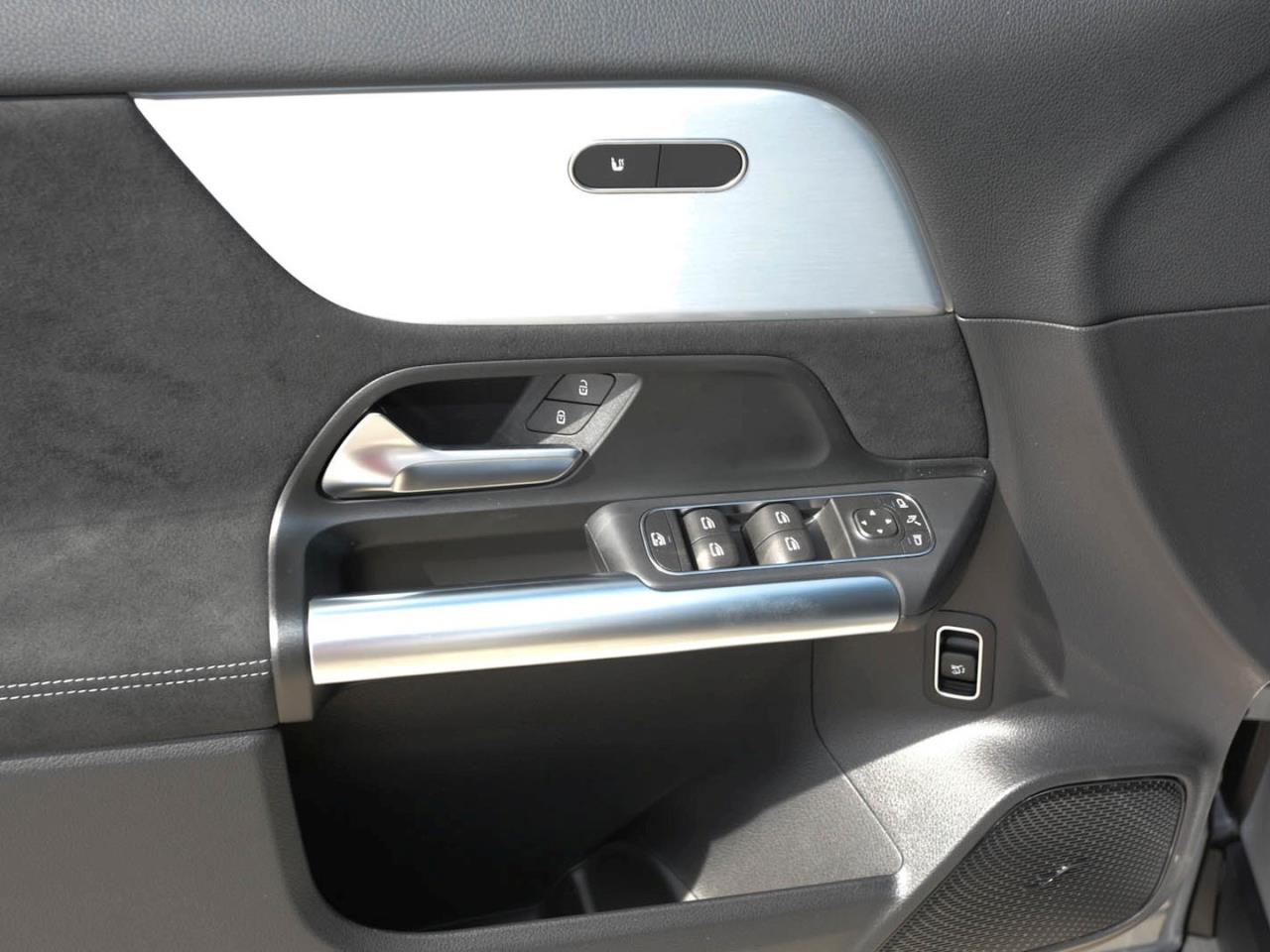 Mercedes-Benz GLA 180 AMG Night Totwinkel Kamera SpurH AHK LED