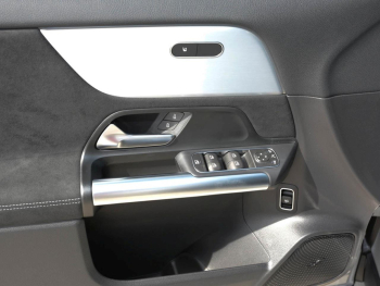 Mercedes-Benz GLA 180 AMG Night Totwinkel Kamera SpurH AHK LED