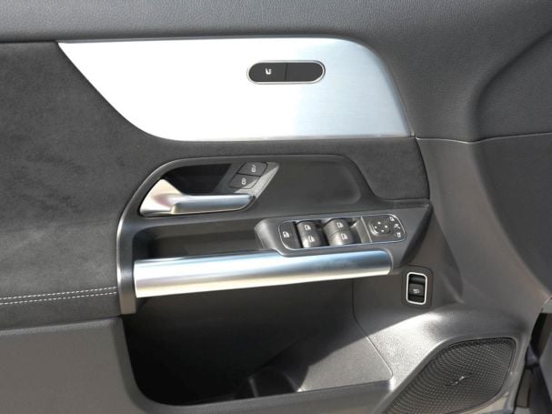 Mercedes-Benz GLA 180 AMG Night Totwinkel Kamera SpurH AHK LED