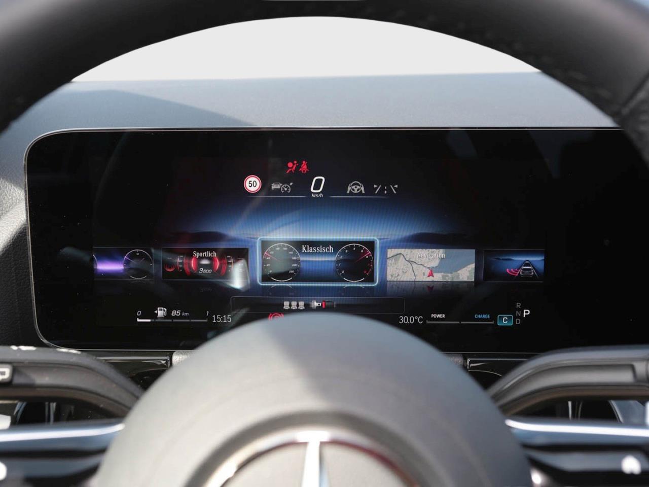 Mercedes-Benz GLA 180 AMG Night Totwinkel Kamera SpurH AHK LED