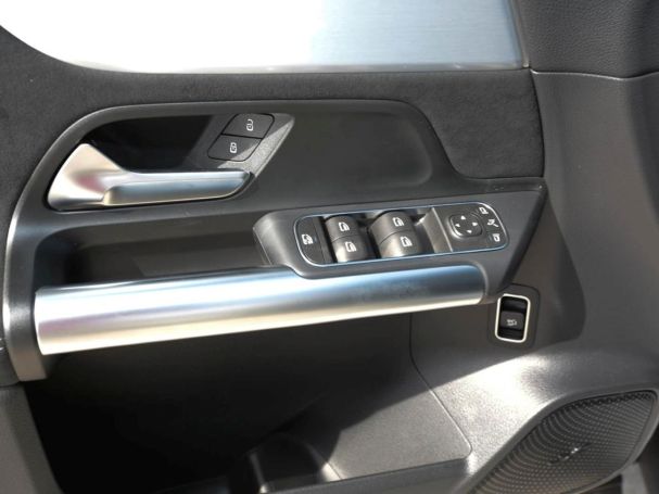 Mercedes-Benz GLA 180 AMG Night Totwinkel Kamera SpurH AHK LED Mercedes-Benz GLA 180 AMG Night Totwinkel Kamera SpurH AHK LED