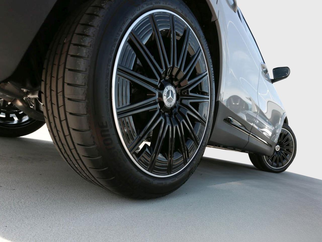 Mercedes-Benz GLA 180 AMG Night Totwinkel Kamera SpurH AHK LED