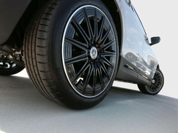 Mercedes-Benz GLA 180 AMG Night Totwinkel Kamera SpurH AHK LED