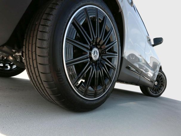 Mercedes-Benz GLA 180 AMG Night Totwinkel Kamera SpurH AHK LED