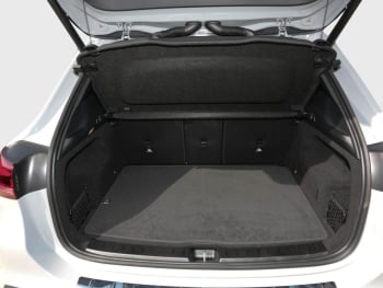 Mercedes-Benz GLA 180 AMG Night Totwinkel Kamera SpurH AHK LED